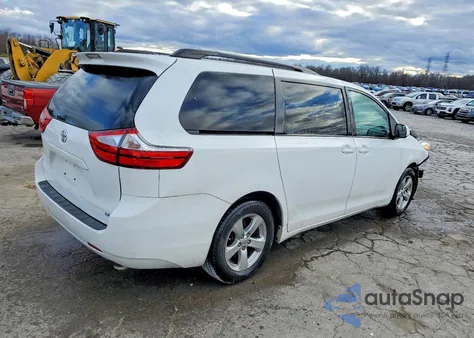 2015 Toyota Sienna Le z USA, uszkodzony, nr VIN 5TDKK3DC7FS590678